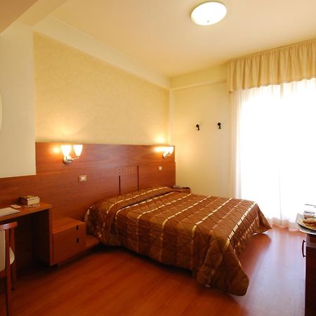 Hotel Gala Pesaro Extérieur photo