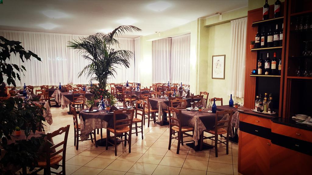 Hotel Gala Pesaro Extérieur photo